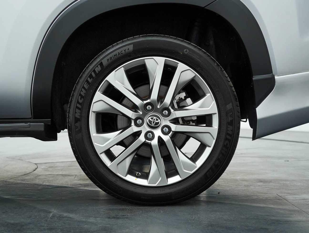 used 2023 Toyota Innova Zenix V 2.0