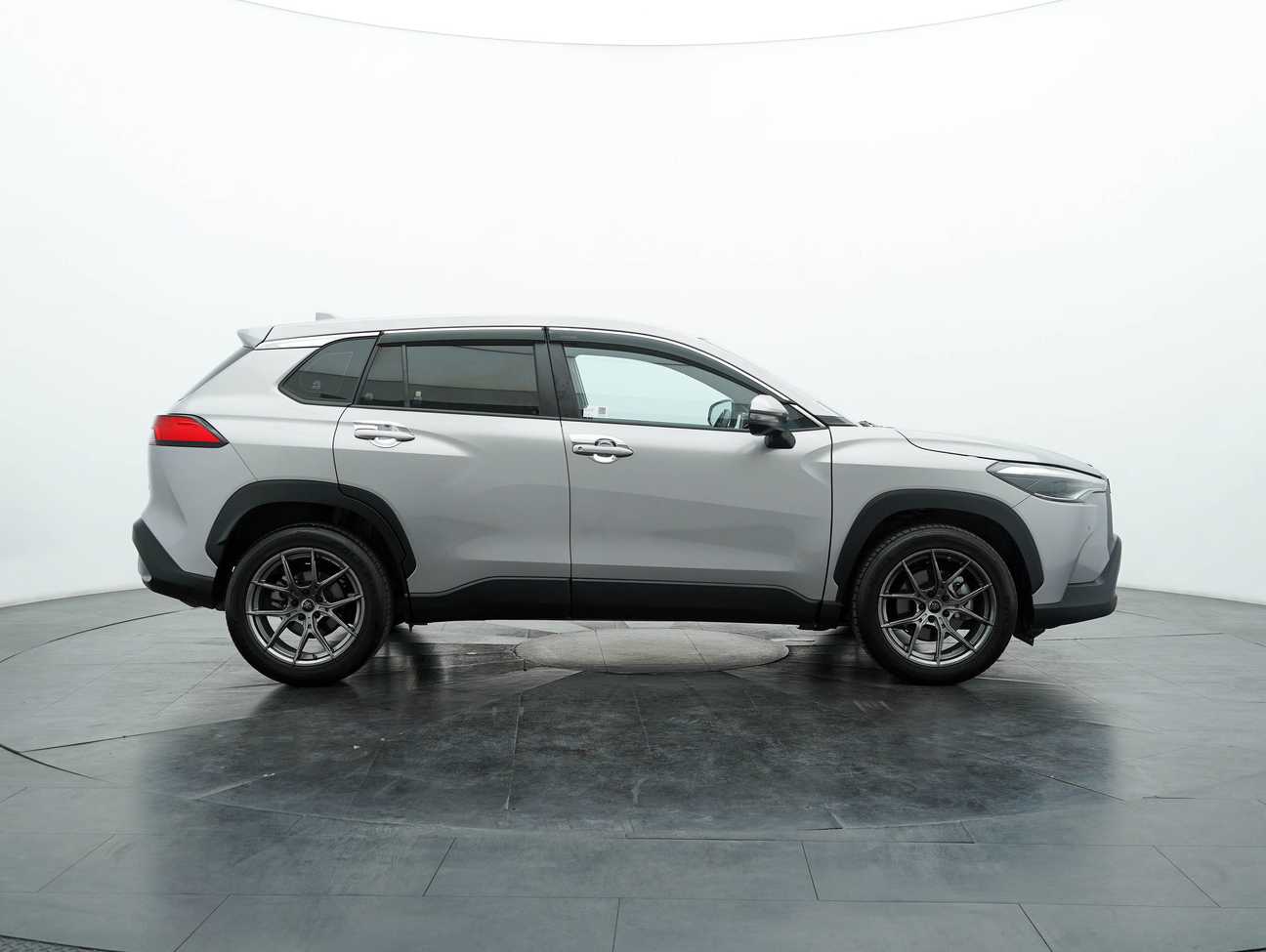 used 2021 Toyota Corolla Cross V 1.8