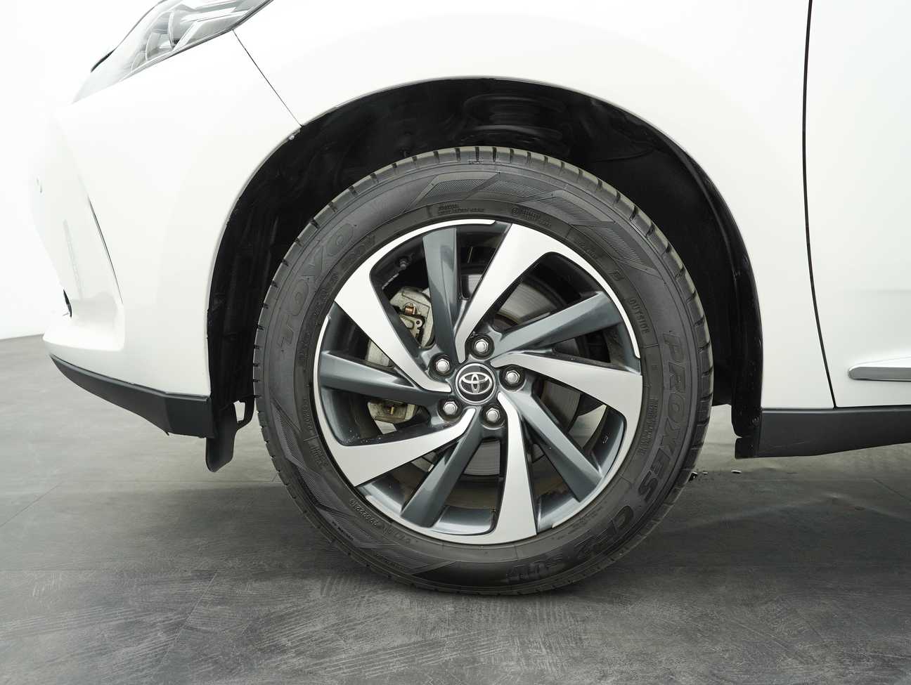 used 2019 Toyota Harrier Premium 2.0