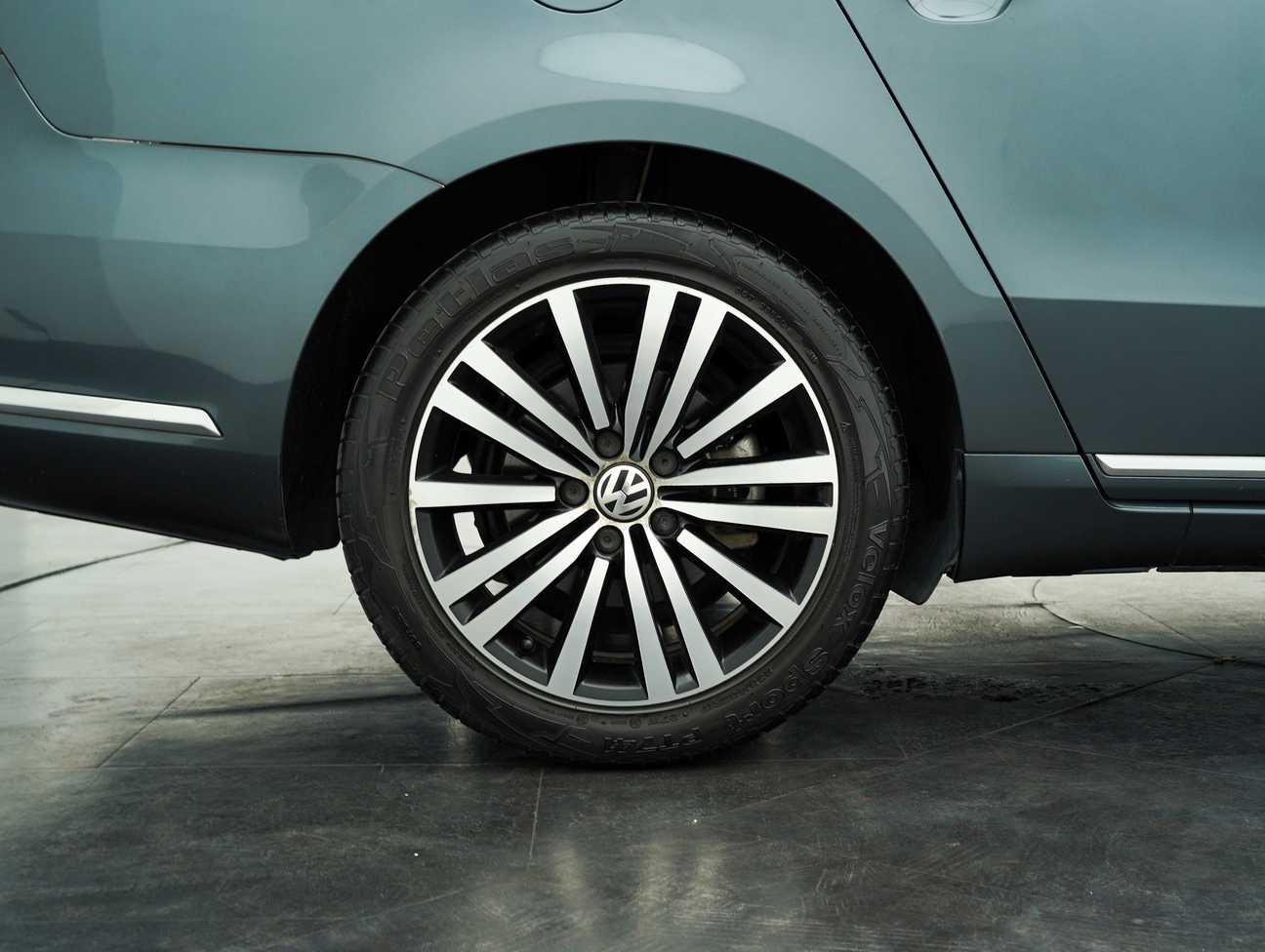 terpakai 2014 Volkswagen Passat TSI 1.8