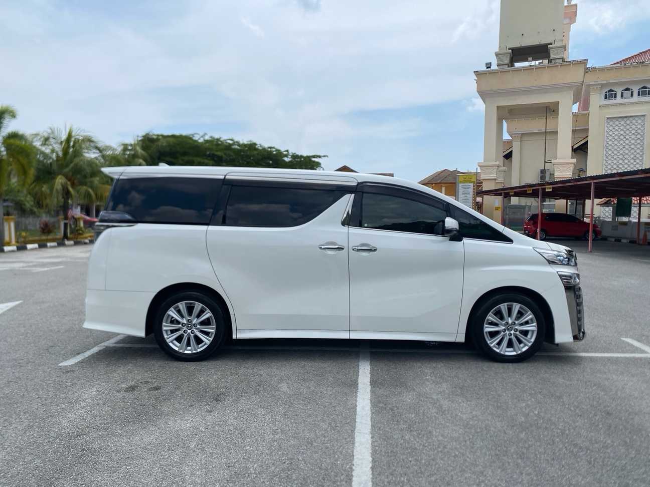 terpakai 2018 Toyota Vellfire  2.5