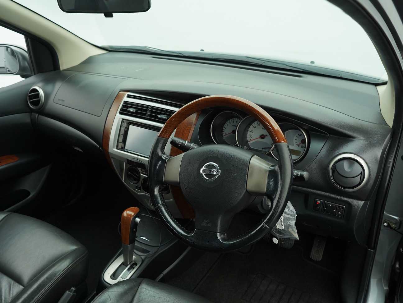 used 2011 Nissan Grand Livina CVTC Comfort 1.8