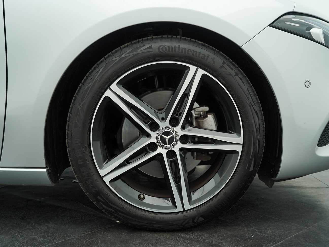 terpakai 2022 Mercedes-Benz A200 Progressive Line 1.3