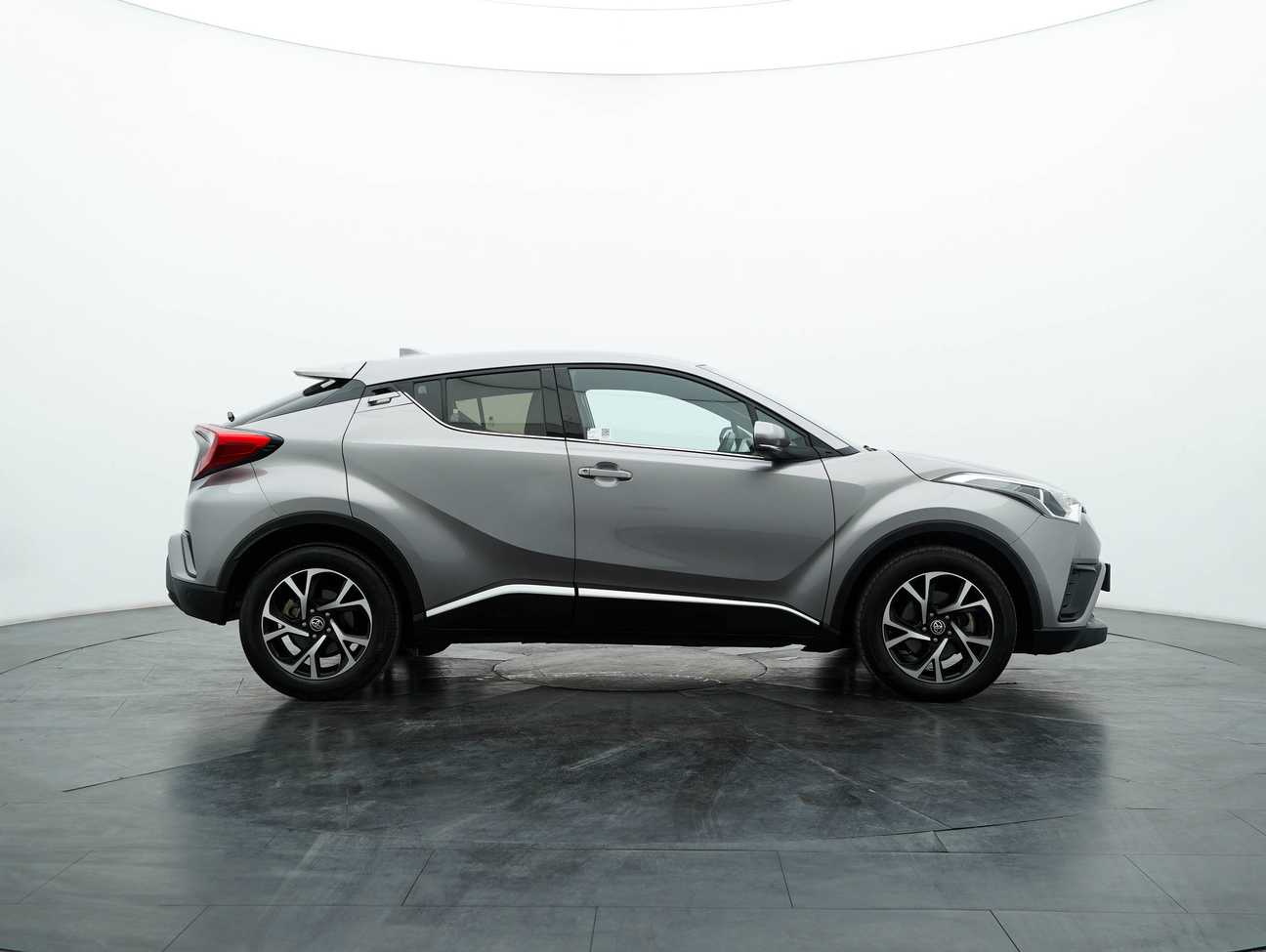 used 2019 Toyota C-HR  1.8