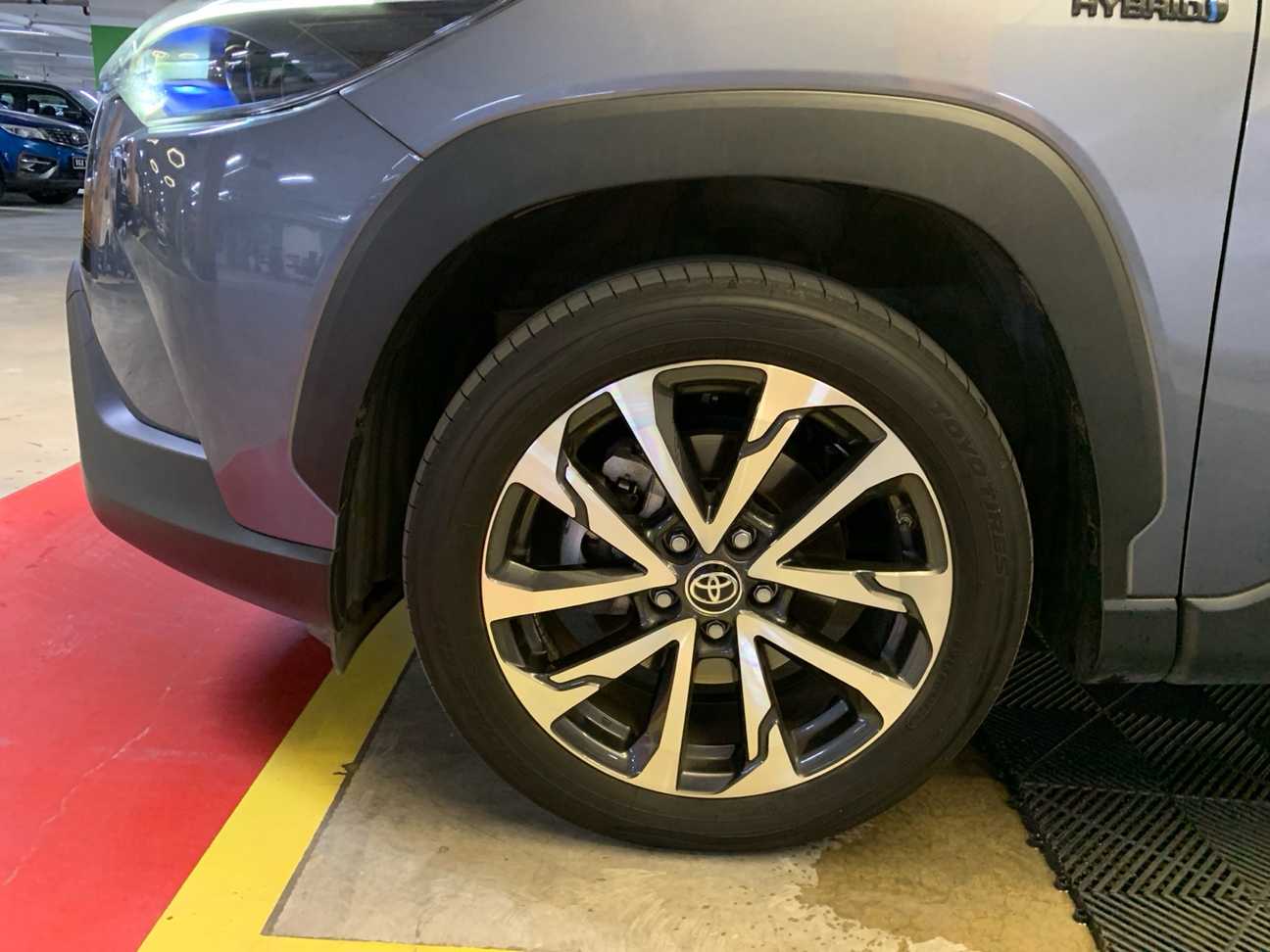 terpakai 2024 Toyota Corolla Cross Hybrid 1.8