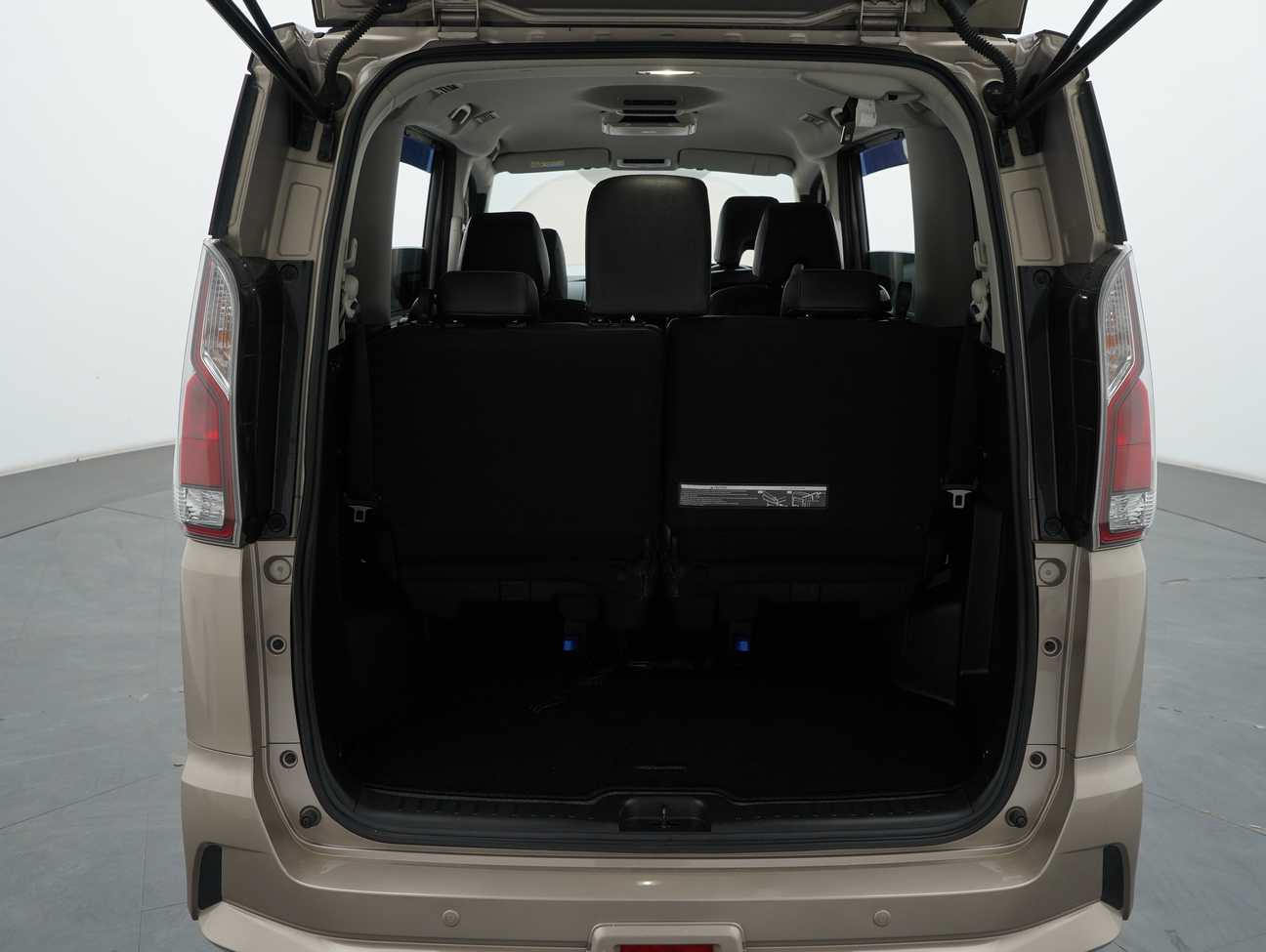 used 2021 Nissan Serena S-Hybrid High-Way Star 2.0
