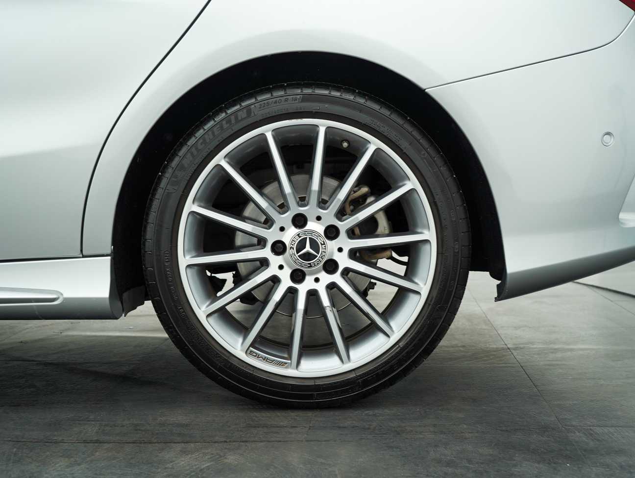 terpakai 2018 Mercedes-Benz CLA200 AMG Line 1.6