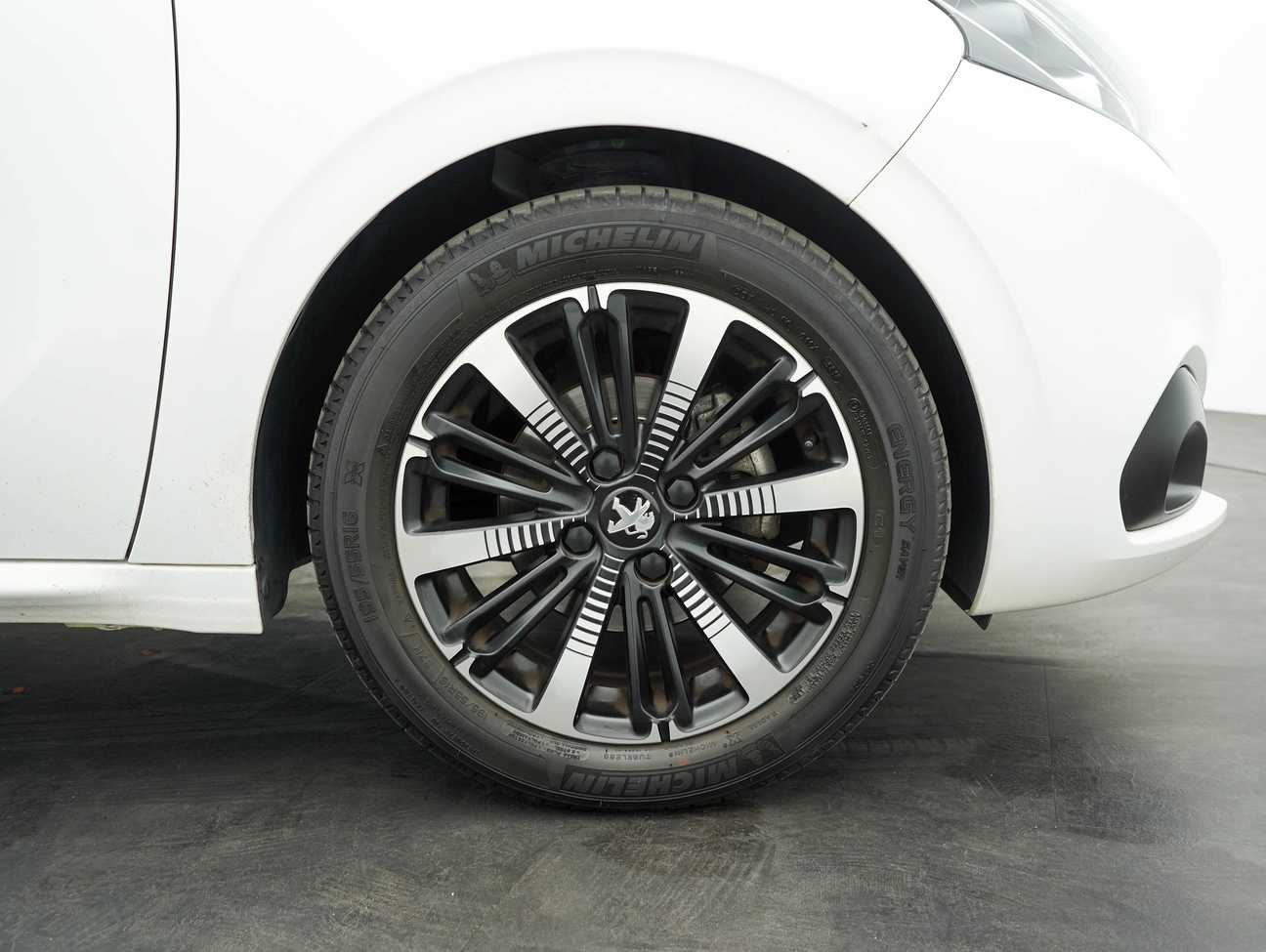 terpakai 2019 Peugeot 208 FL PURETECH 1.2