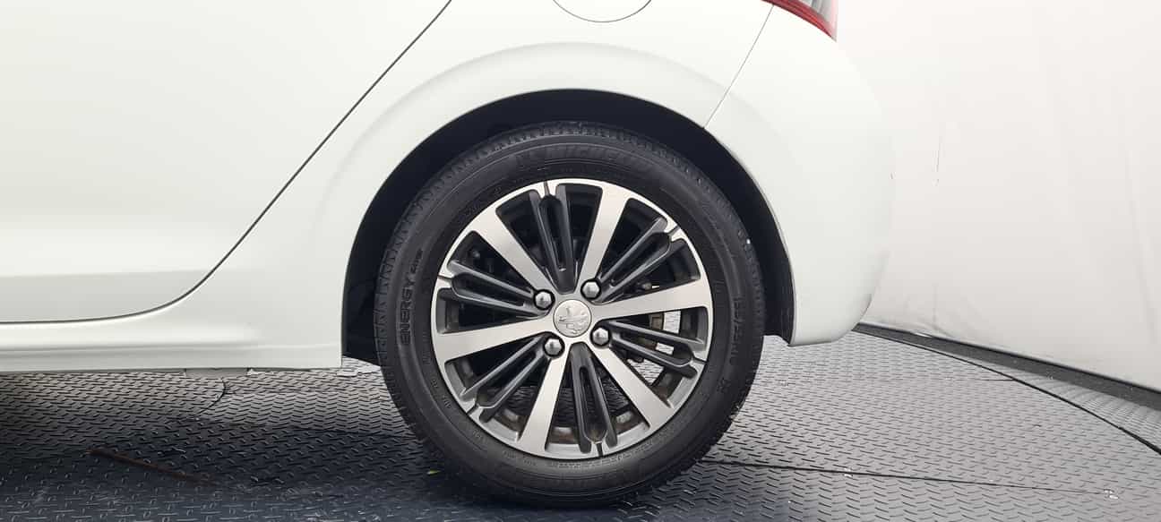 terpakai 2018 Peugeot 208 PURETECH 1.2