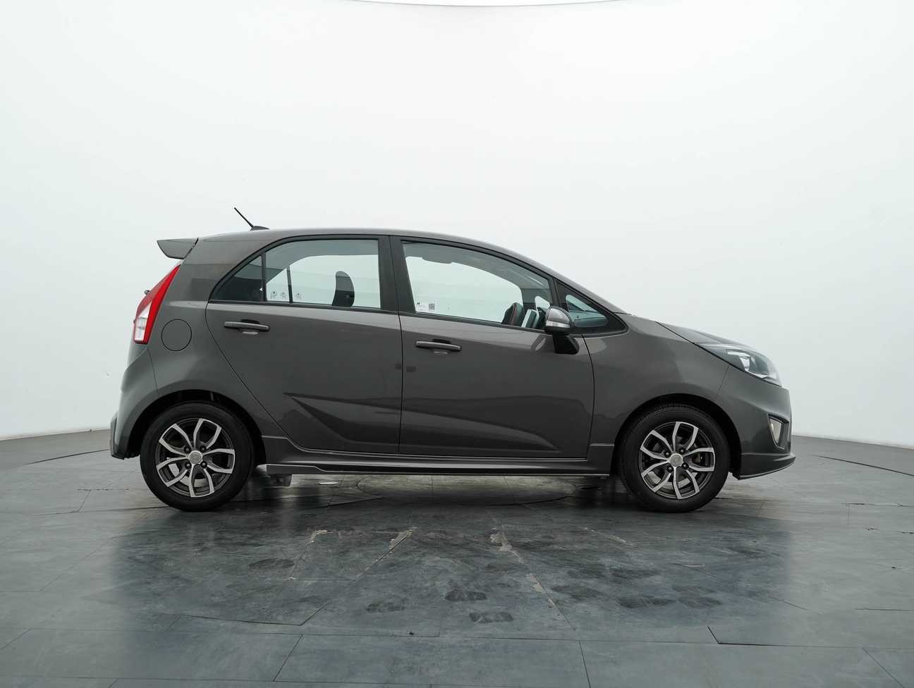 terpakai 2014 Proton Iriz Executive 1.6