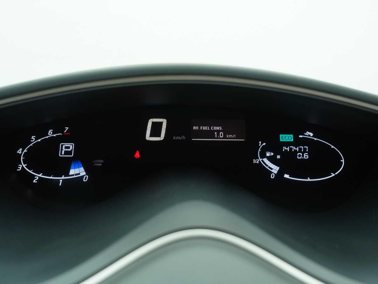 terpakai 2013 Nissan Serena S-Hybrid High-Way Star 2.0