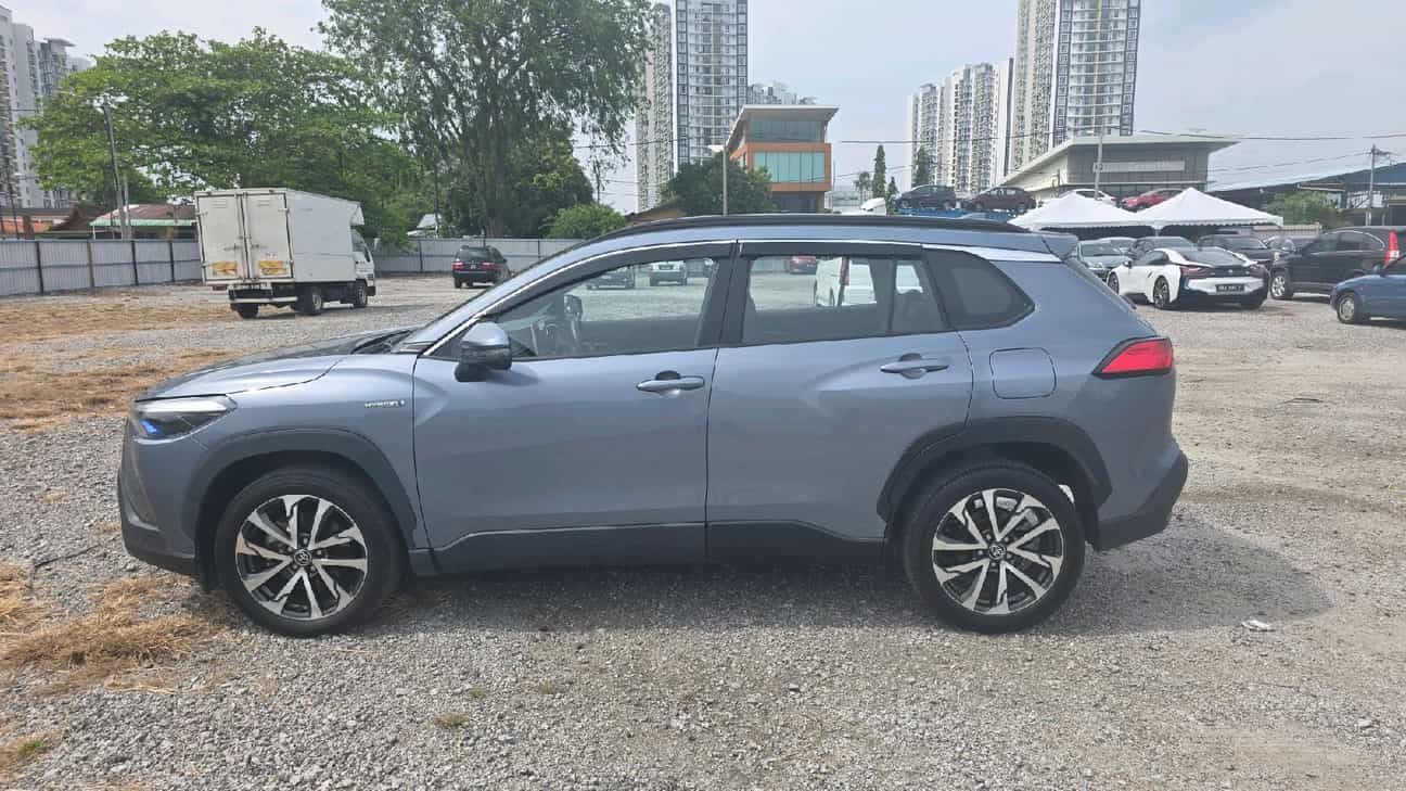 terpakai 2022 Toyota Corolla Cross Hybrid 1.8
