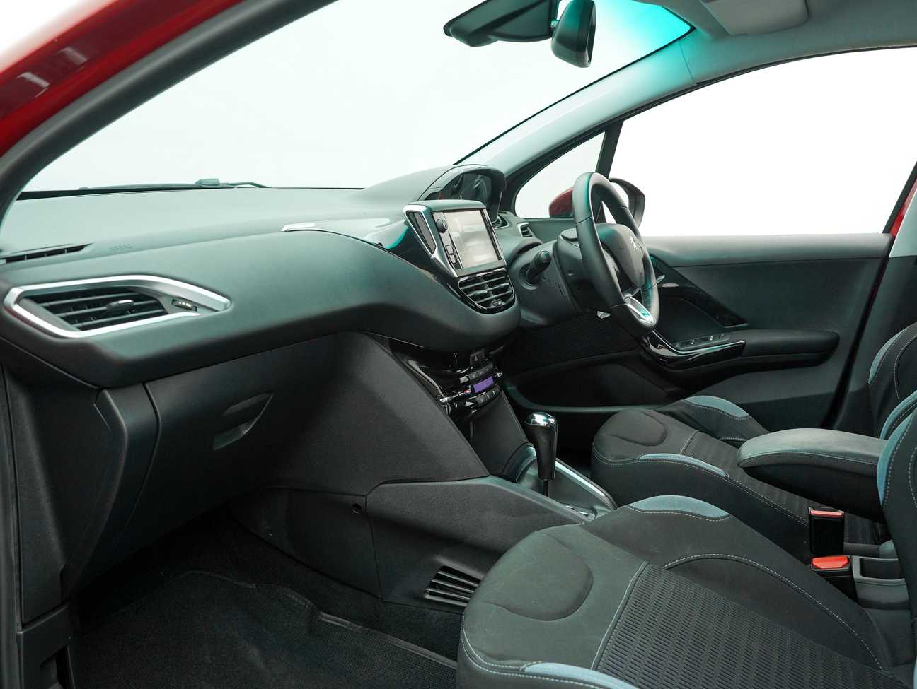 terpakai 2014 Peugeot 208 Allure 5 Door 1.6