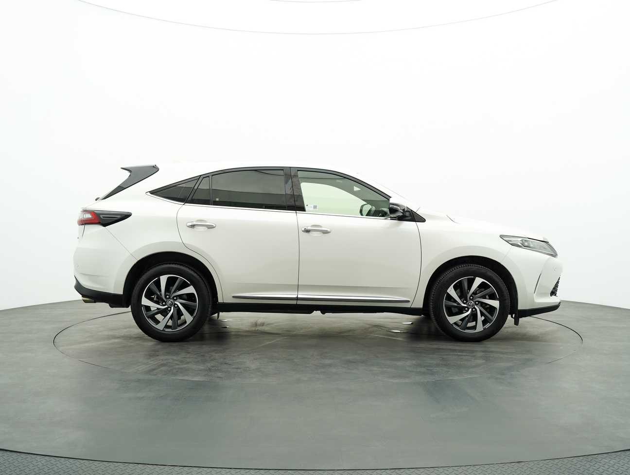 used 2018 Toyota Harrier Luxury 2.0