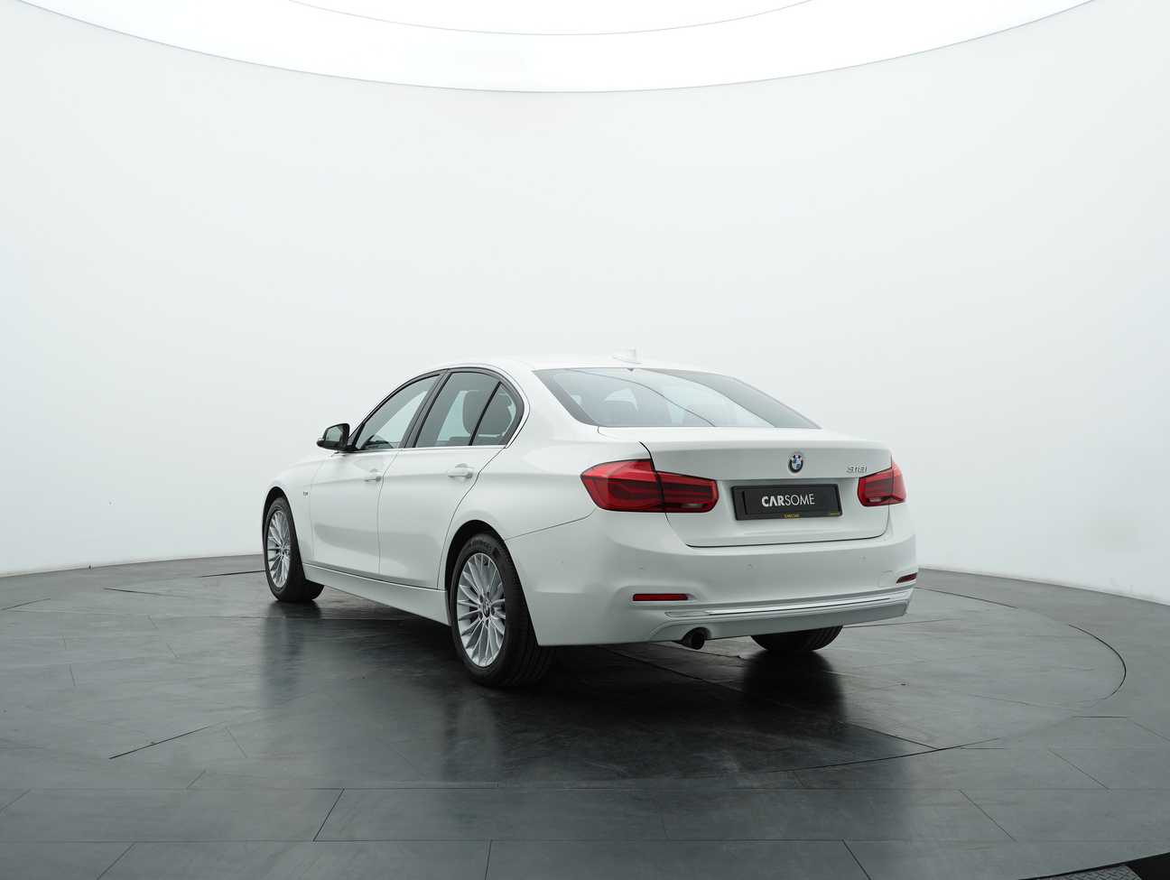 used 2018 BMW 318i Luxury 1.5