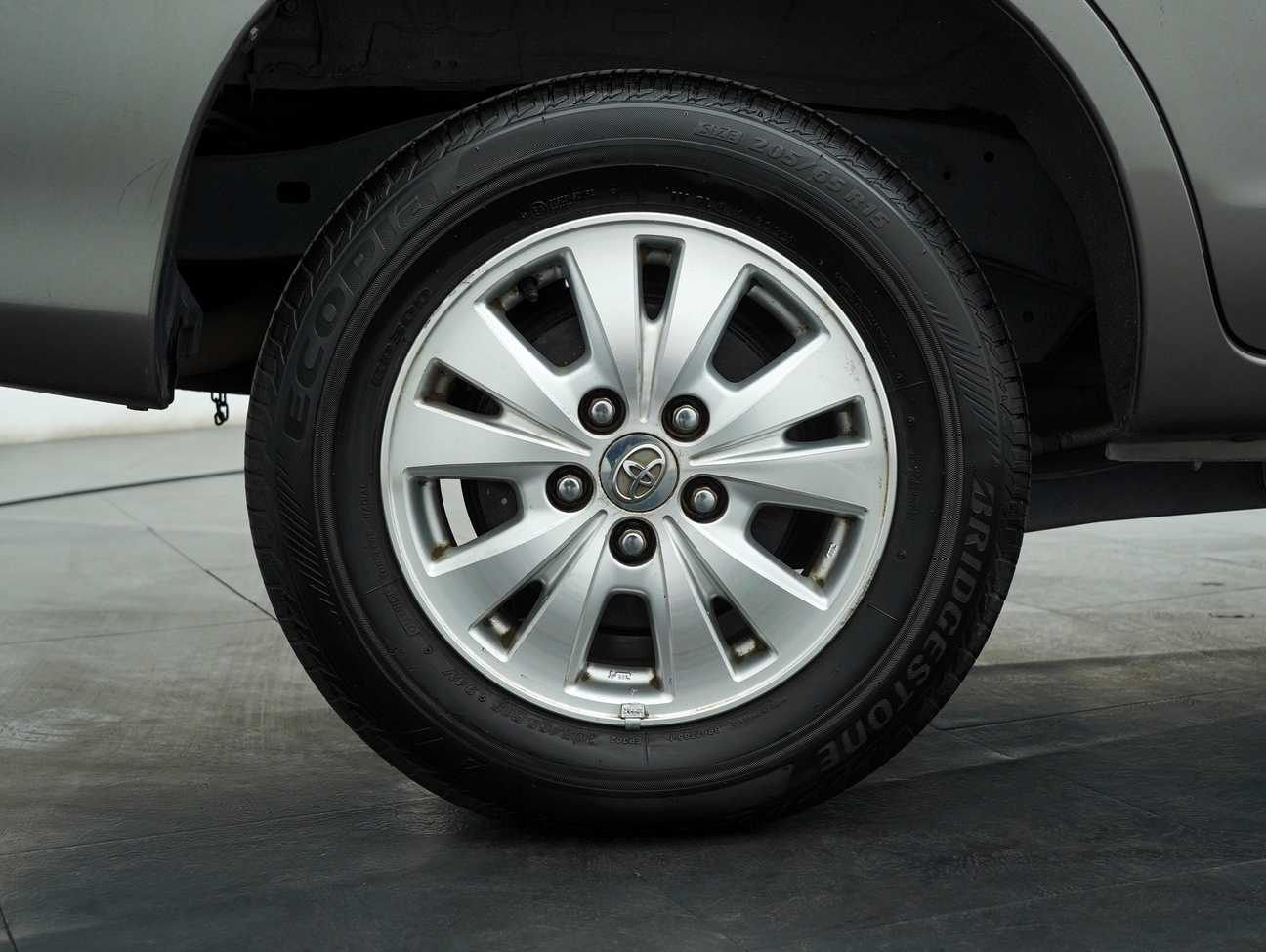 terpakai 2011 Toyota Innova G 2.0