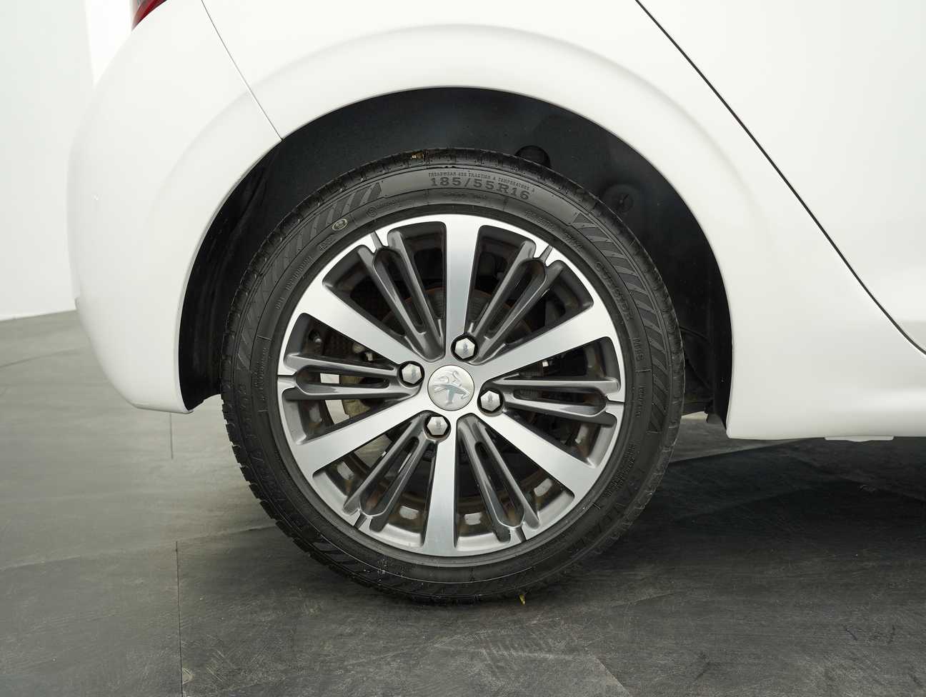 terpakai 2018 Peugeot 208 PureTech 1.2