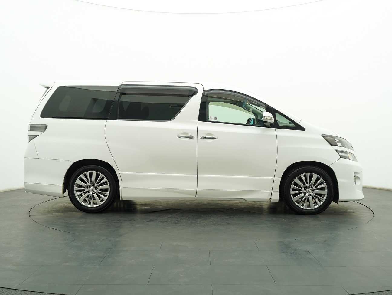 used 2013 Toyota Vellfire Z Golden Eyes 2.4