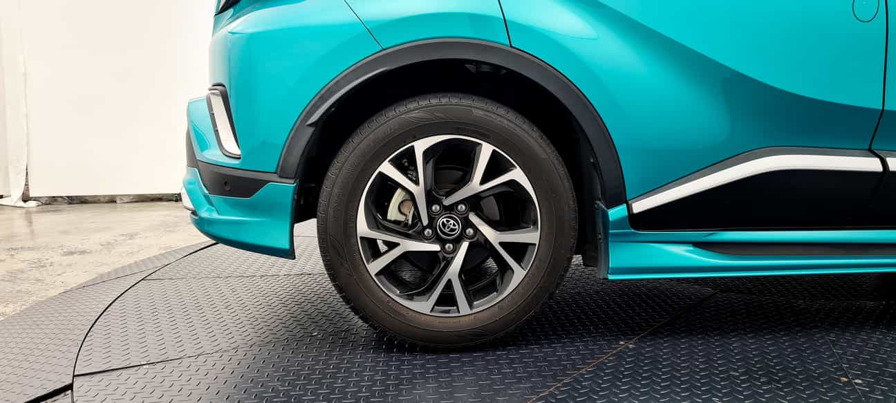 used 2019 Toyota C-HR  1.8