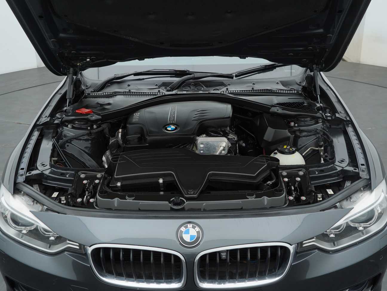 used 2015 BMW 320i Sport Line 2.0