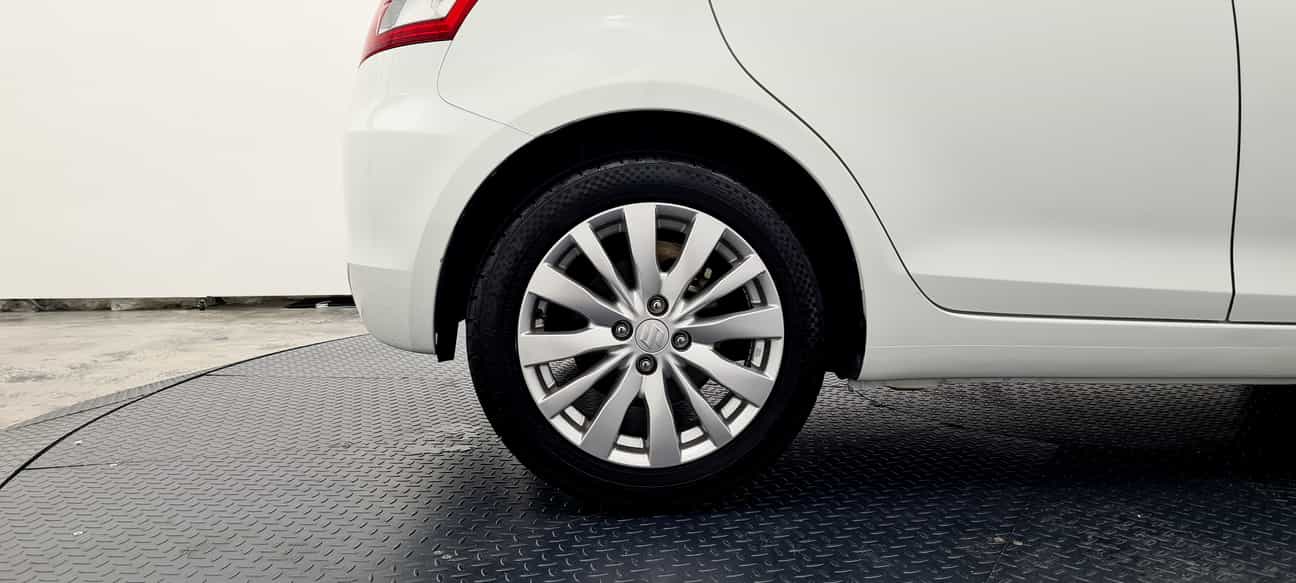 terpakai 2013 Suzuki SWIFT GLX 1.4