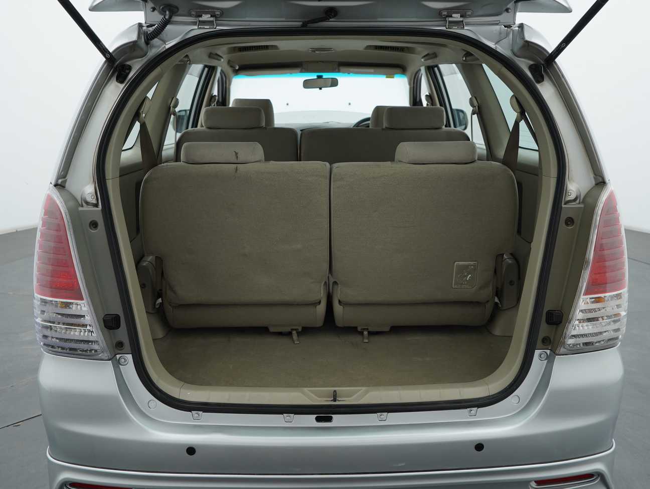 used 2011 Toyota Innova G 2.0