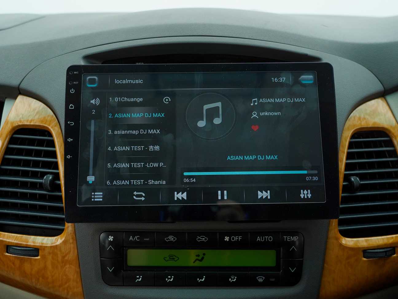 terpakai 2010 Toyota Innova G 2.0