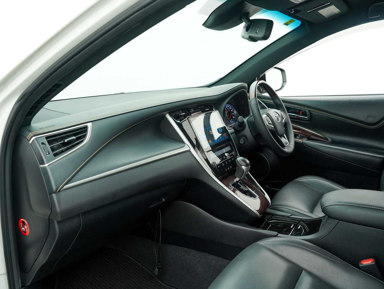 used 2016 Toyota Harrier Premium Advanced 2.0