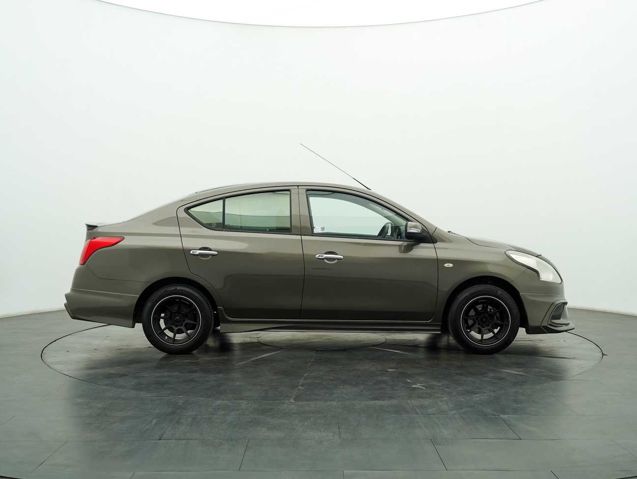 terpakai 2015 Nissan Almera E 1.5