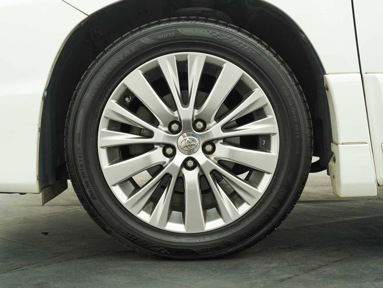 used 2013 Toyota Vellfire Z Golden Eyes 2.4