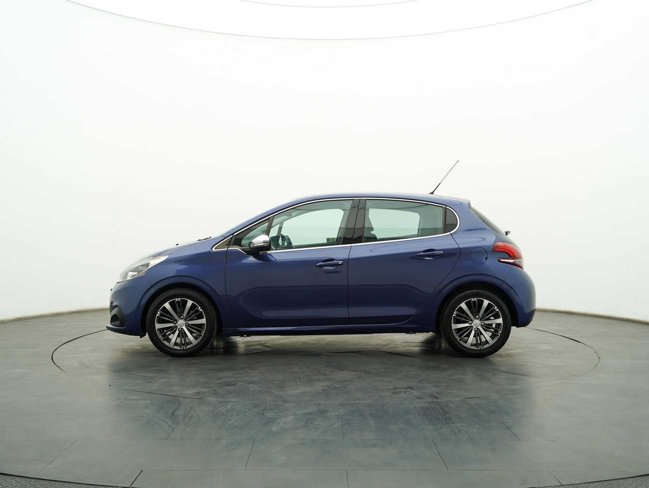 terpakai 2017 Peugeot 208 PureTech 1.2