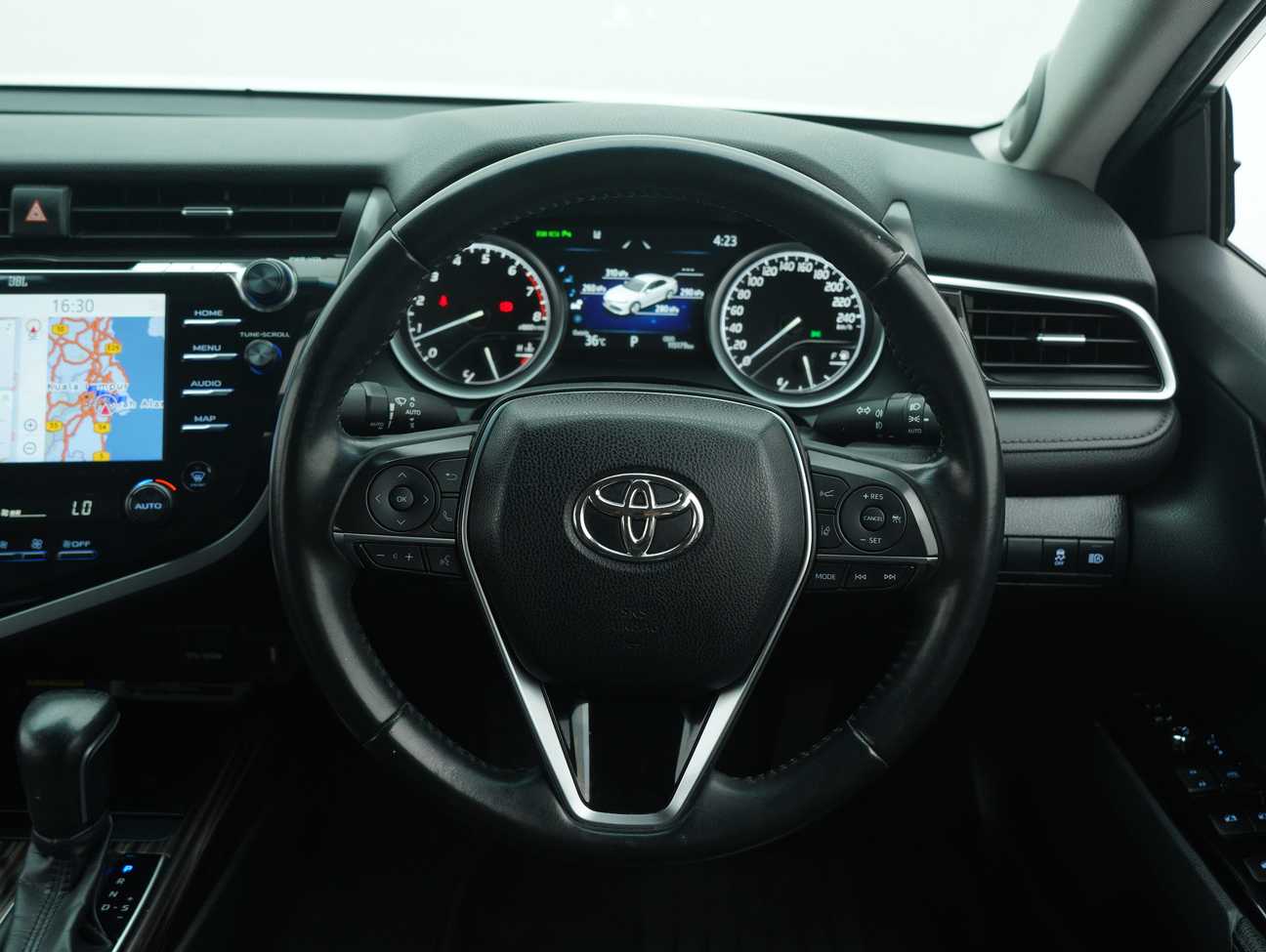 used 2018 Toyota Camry V 2.5