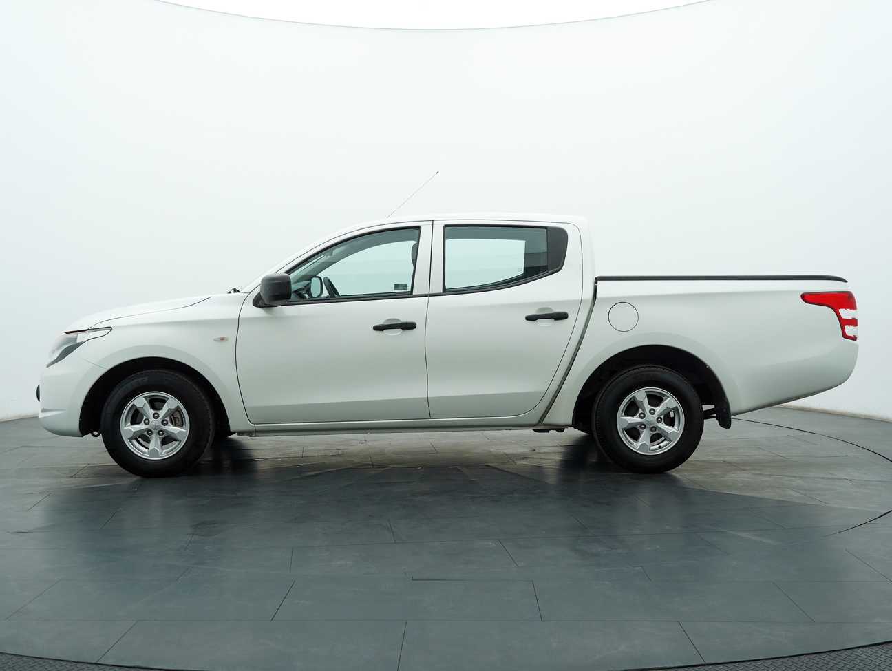 terpakai 2017 Mitsubishi Triton Quest Dual Cab 4X2 2.5
