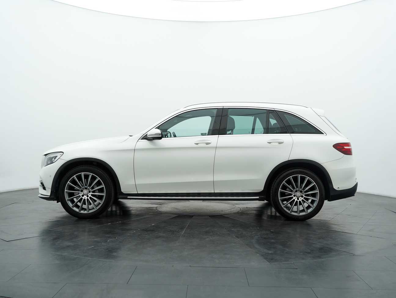 used 2017 Mercedes-Benz GLC250 4MATIC AMG Line 2.0