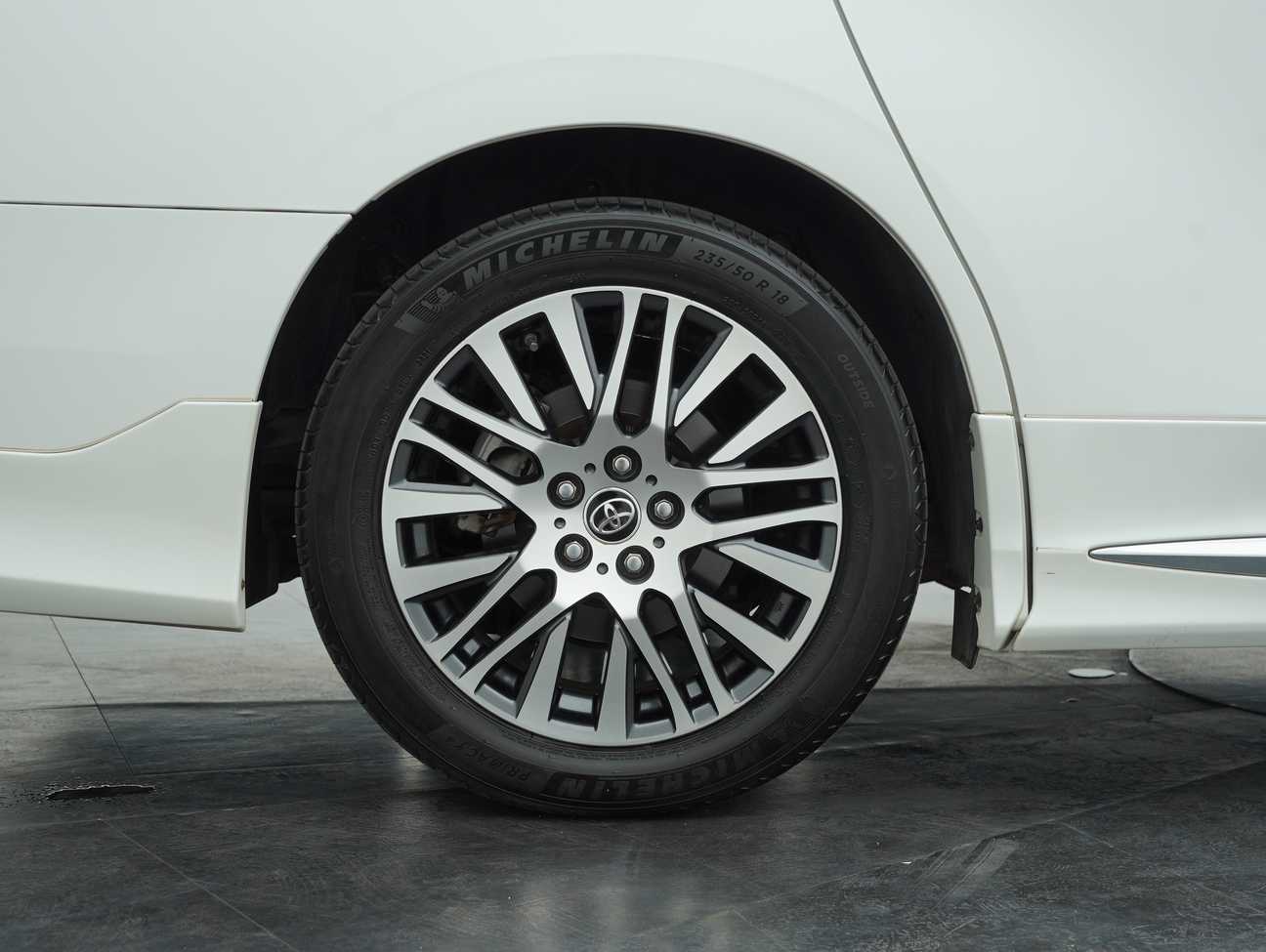 used 2016 Toyota Vellfire ZG 2.5