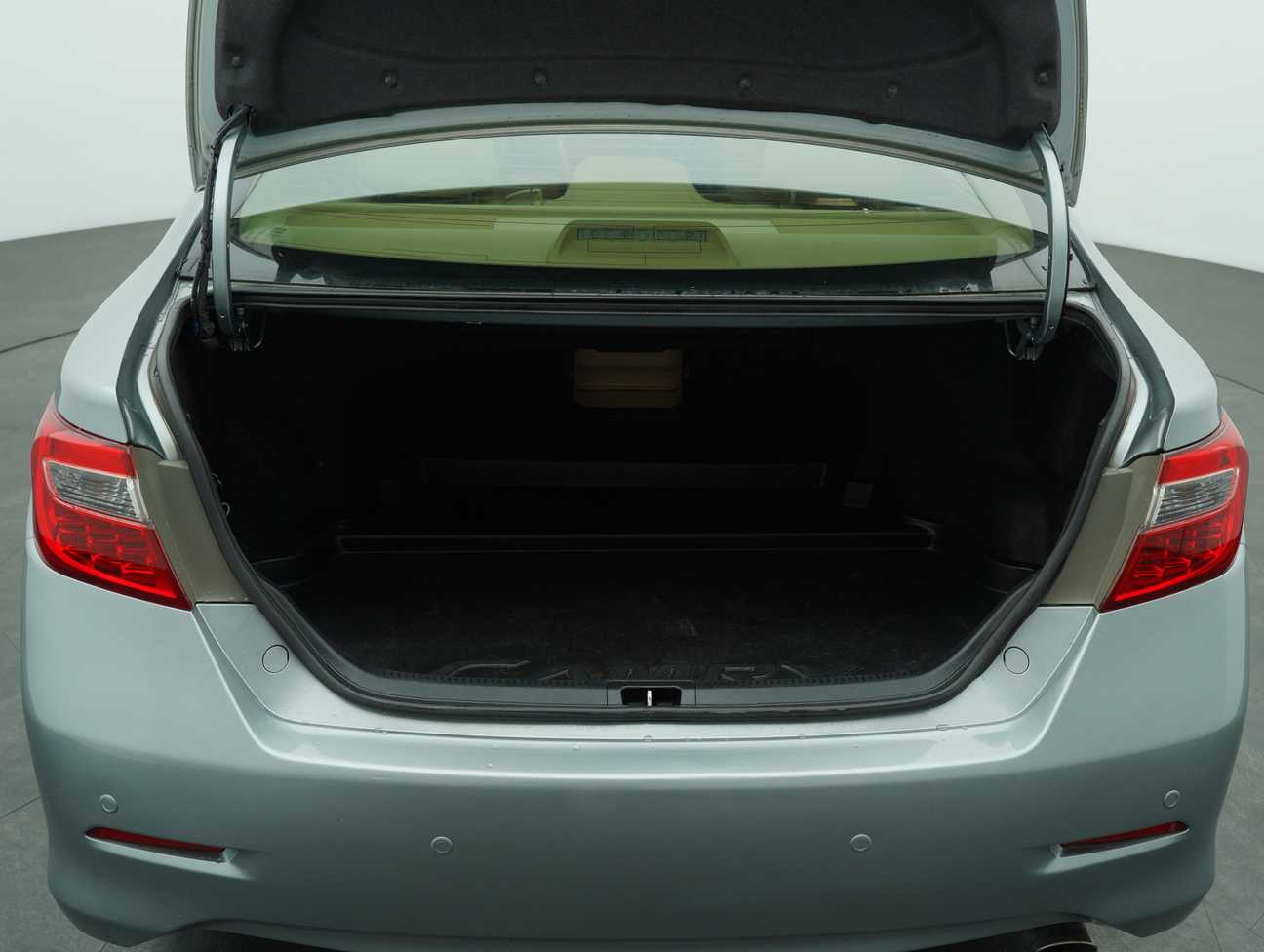 used 2012 Toyota Camry V 2.5