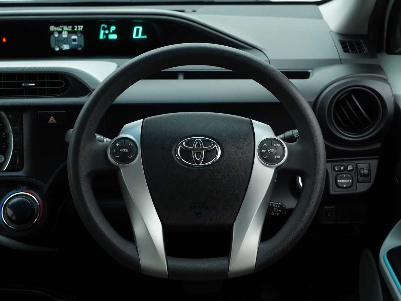 terpakai 2012 Toyota Prius C Hybrid 1.5