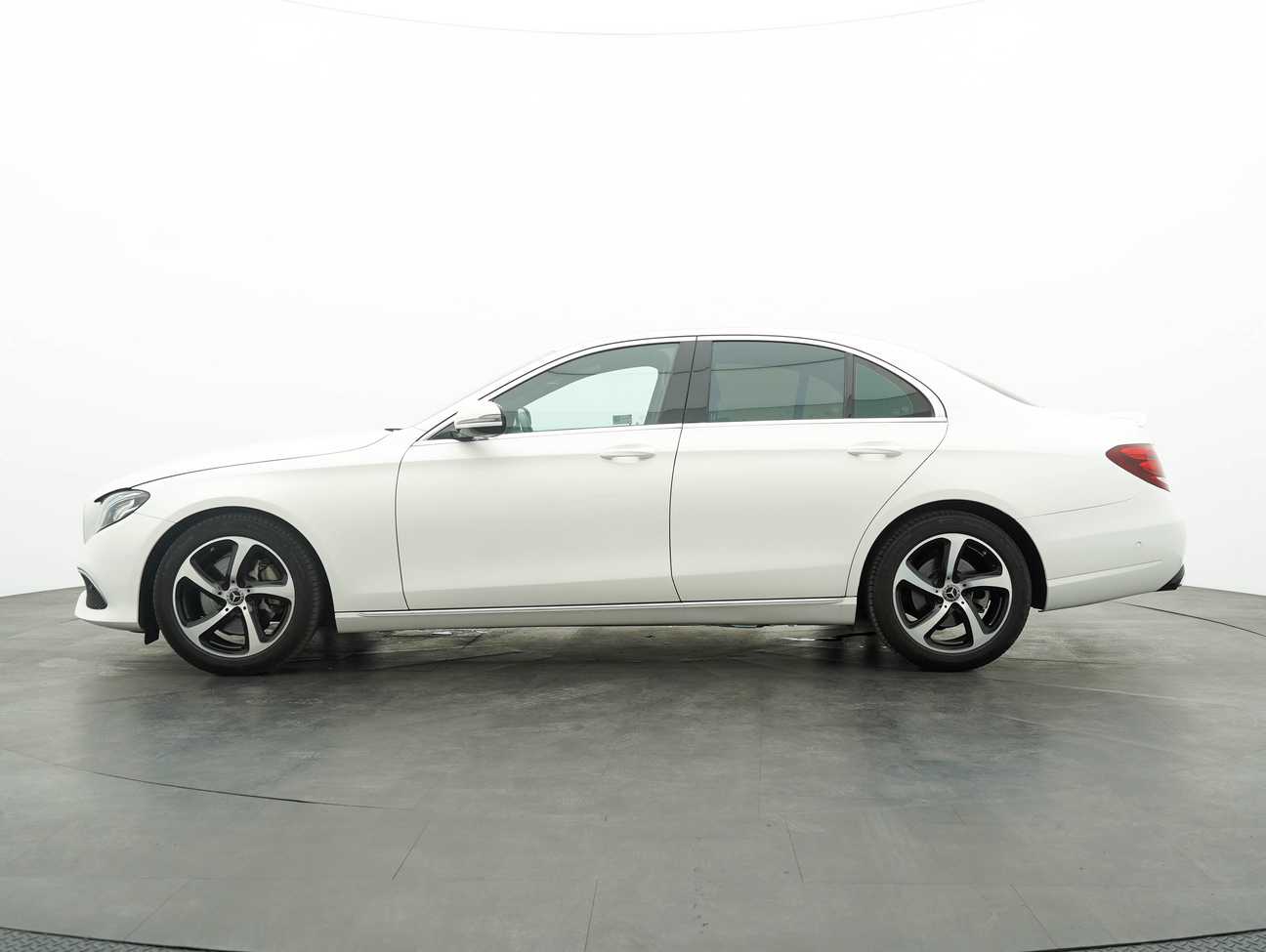 terpakai 2019 Mercedes-Benz E200 Avantgarde New Trim 2.0