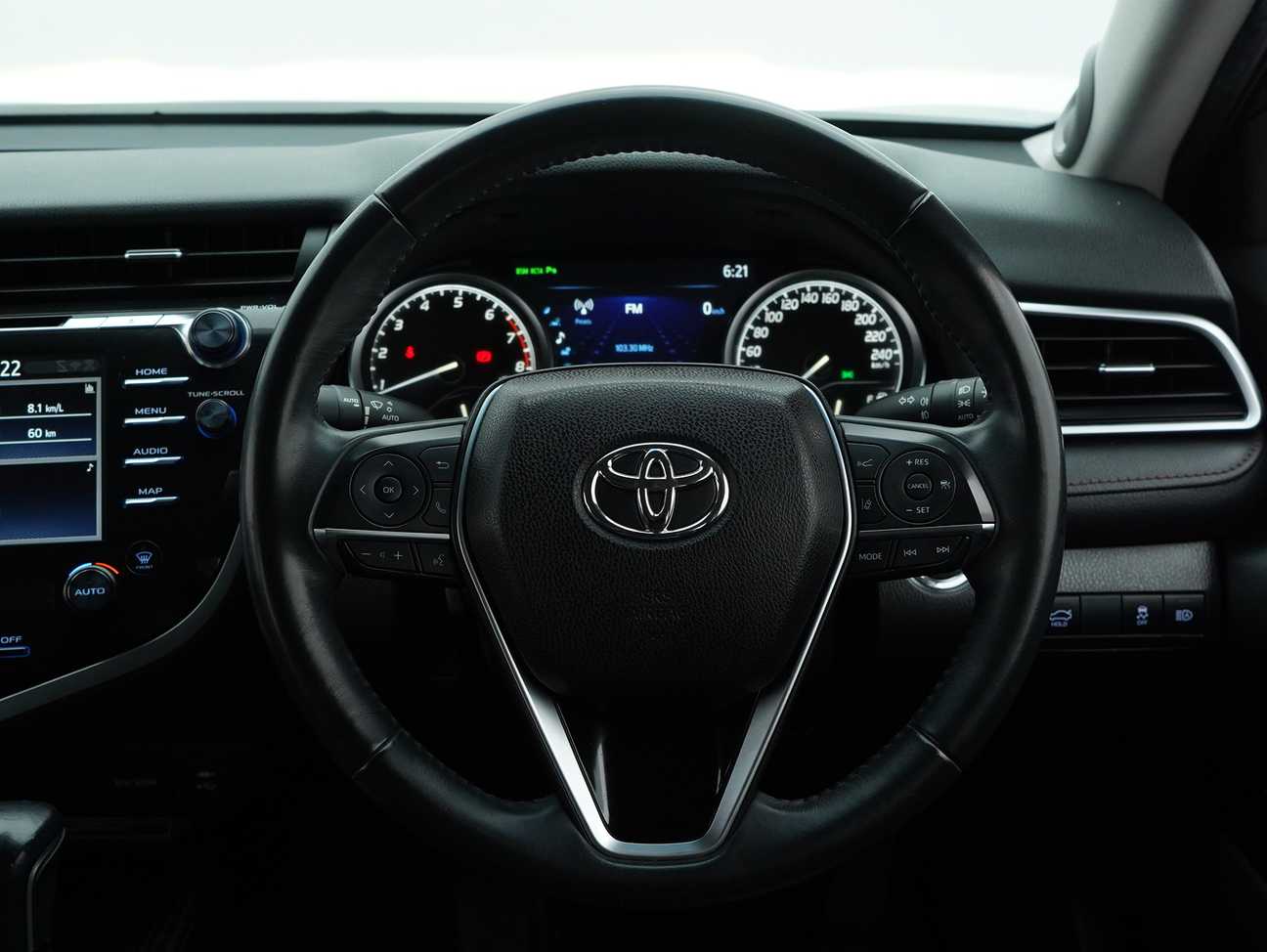 used 2019 Toyota Camry V 2.5