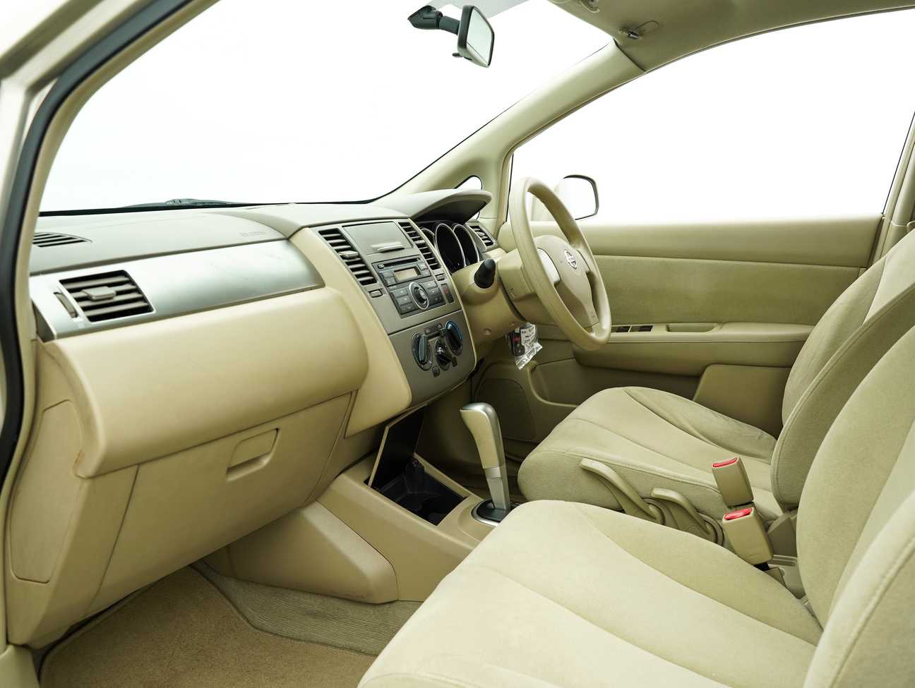 terpakai 2011 Nissan Latio ST 1.6