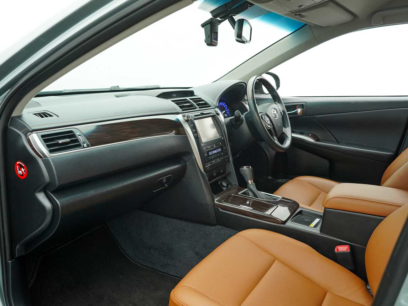 used 2018 Toyota Camry Hybrid Luxury 2.5