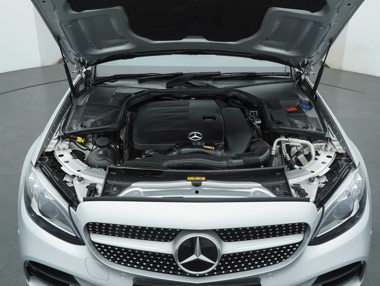 terpakai 2020 Mercedes-Benz C300 AMG Line 2.0
