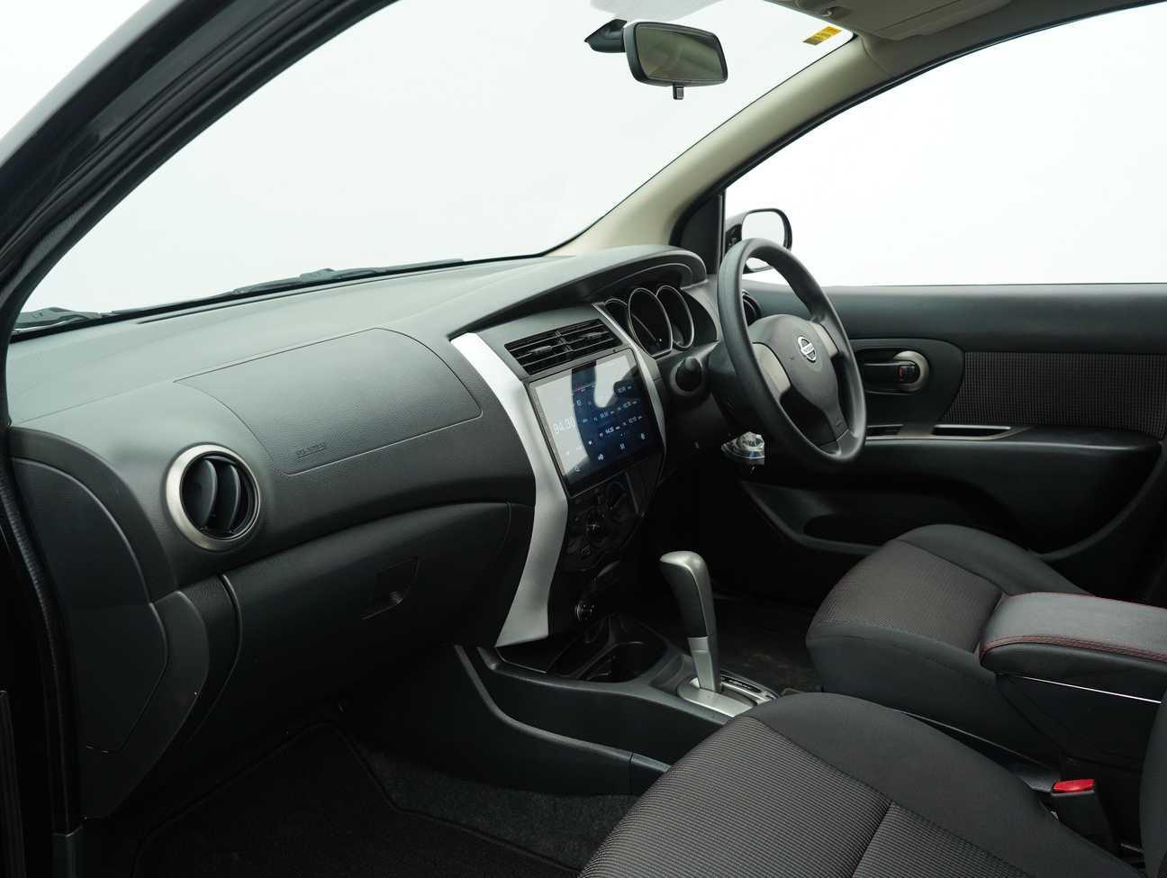 terpakai 2012 Nissan Livina X-Gear  1.6