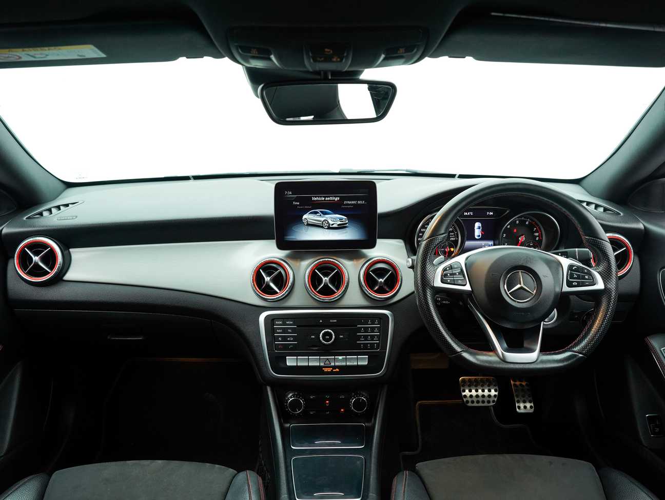 terpakai 2018 Mercedes-Benz CLA200 AMG Line 1.6