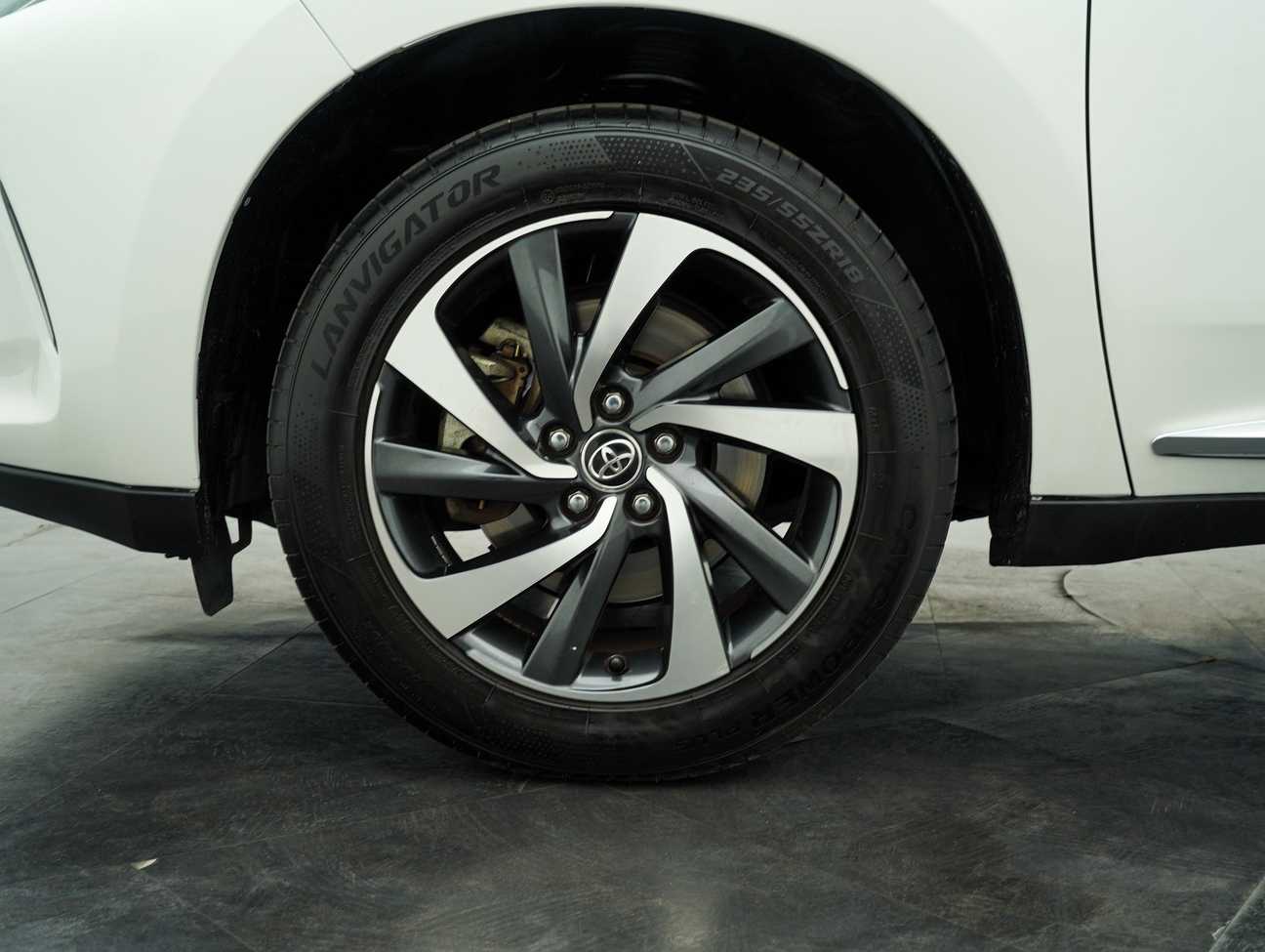 used 2018 Toyota Harrier Premium 2.0