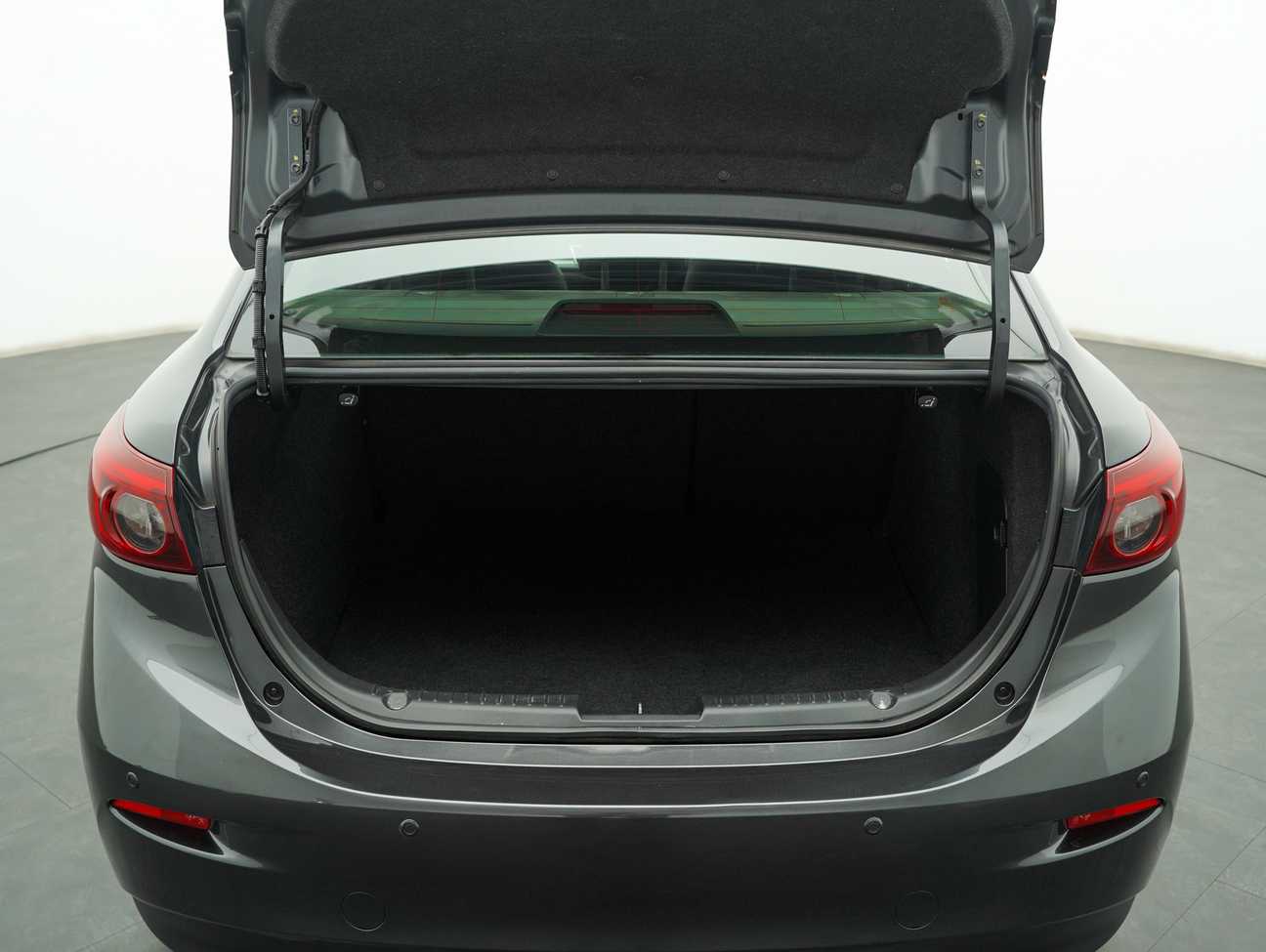 terpakai 2015 Mazda 3 SKYACTIV-G High 2.0