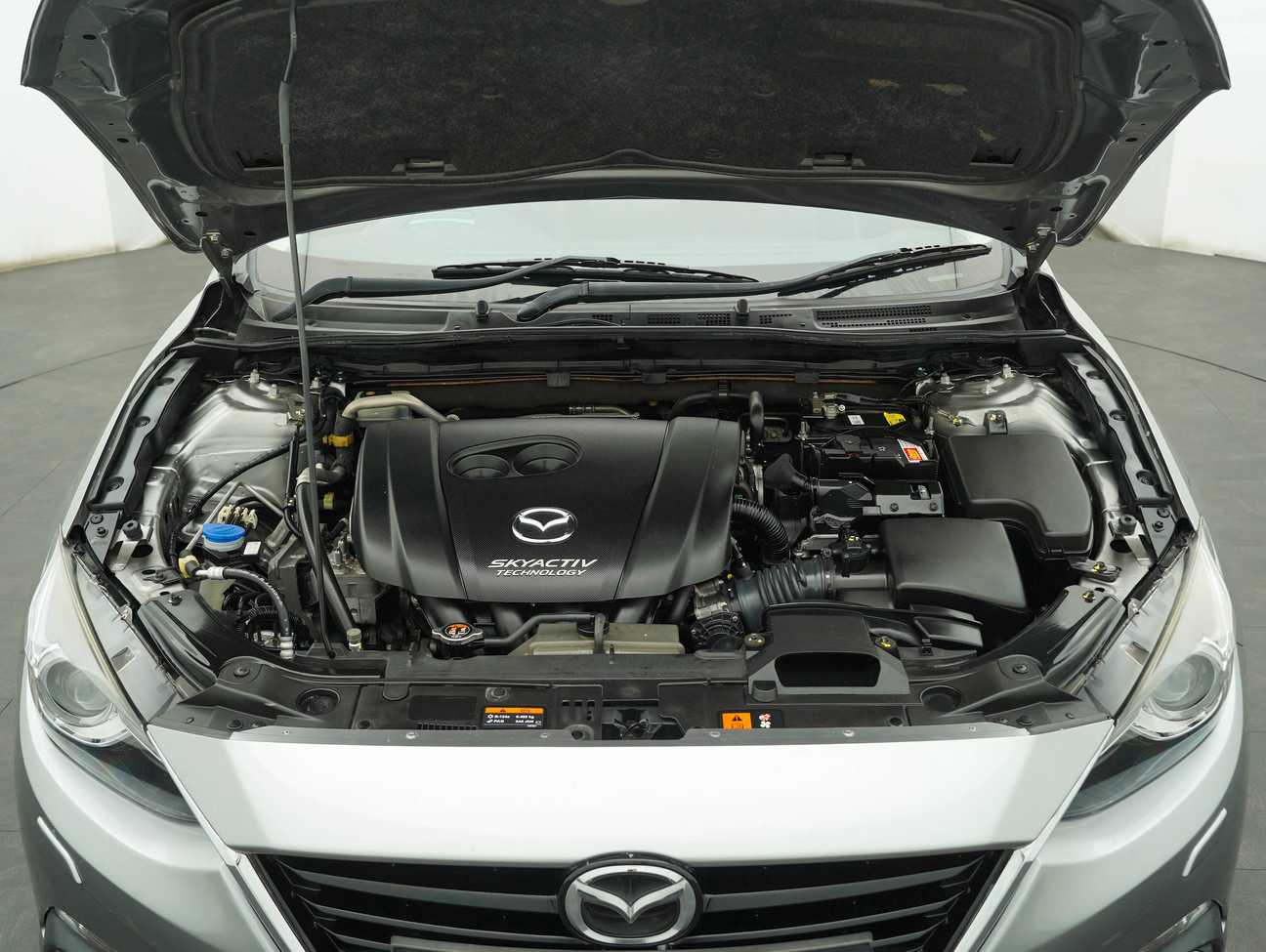 terpakai 2015 Mazda 3 SKYACTIV-G High 2.0