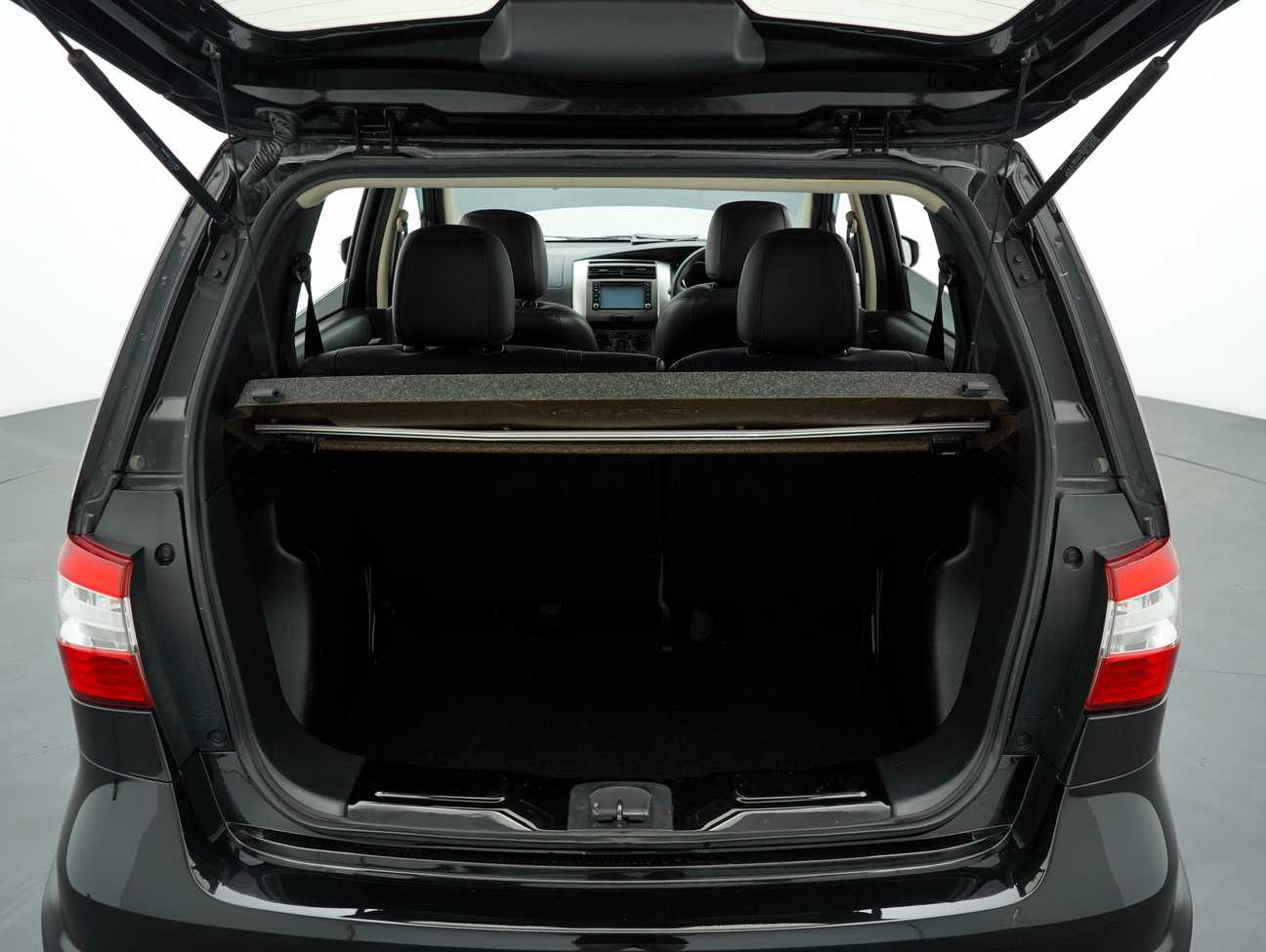 used 2015 Nissan LIVINA X-GEAR 1.6