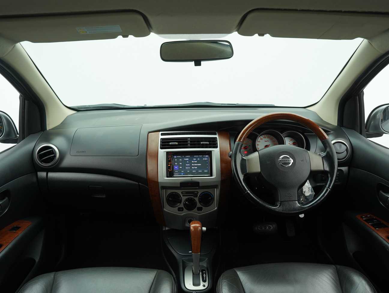 used 2011 Nissan Grand Livina CVTC Comfort 1.8