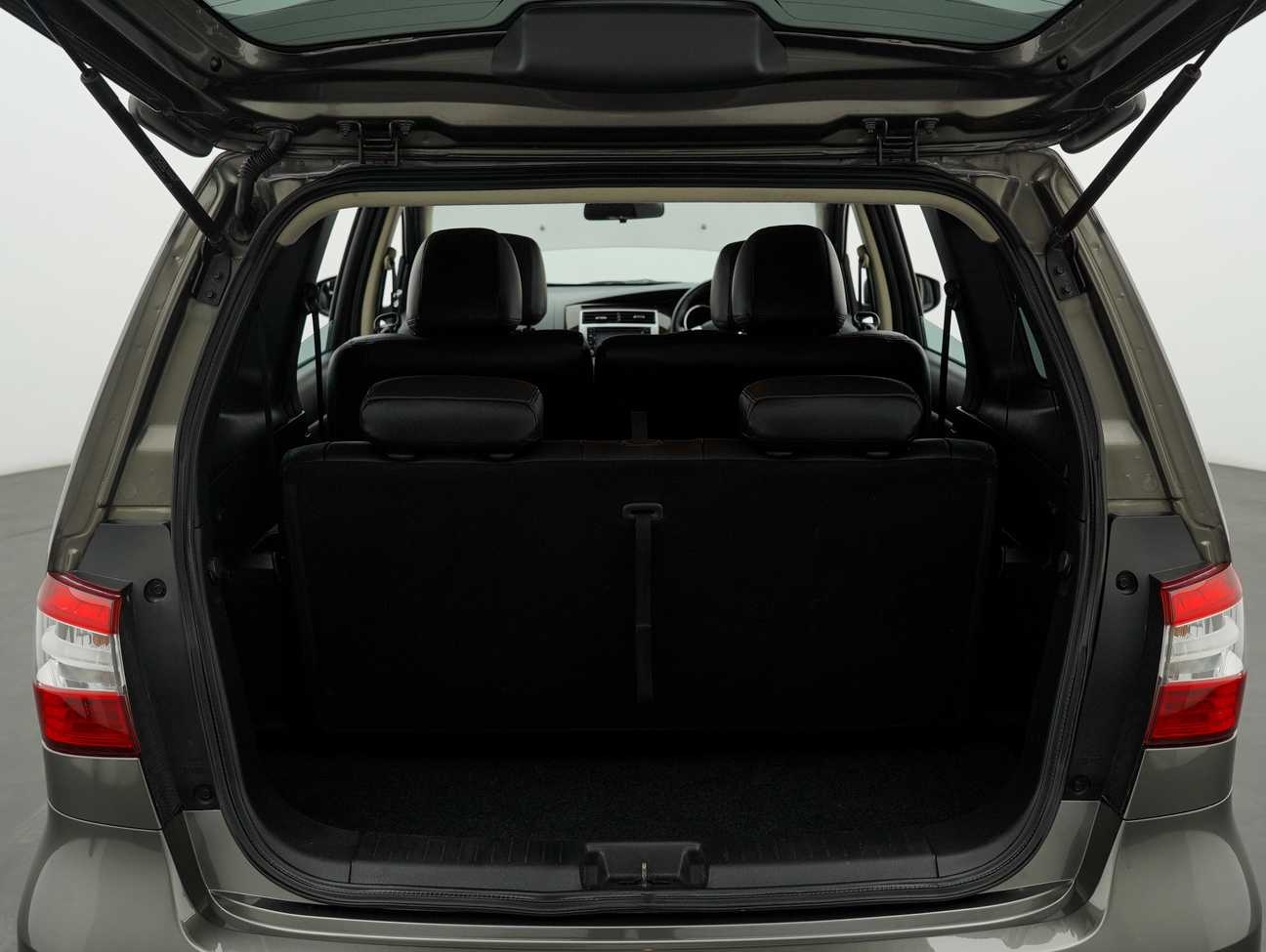 terpakai 2018 Nissan Grand Livina Comfort 1.8